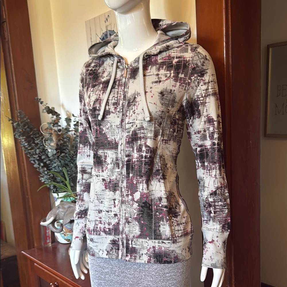 NWT northern reflections size small Women's Abstract Print Hoodie - Black White